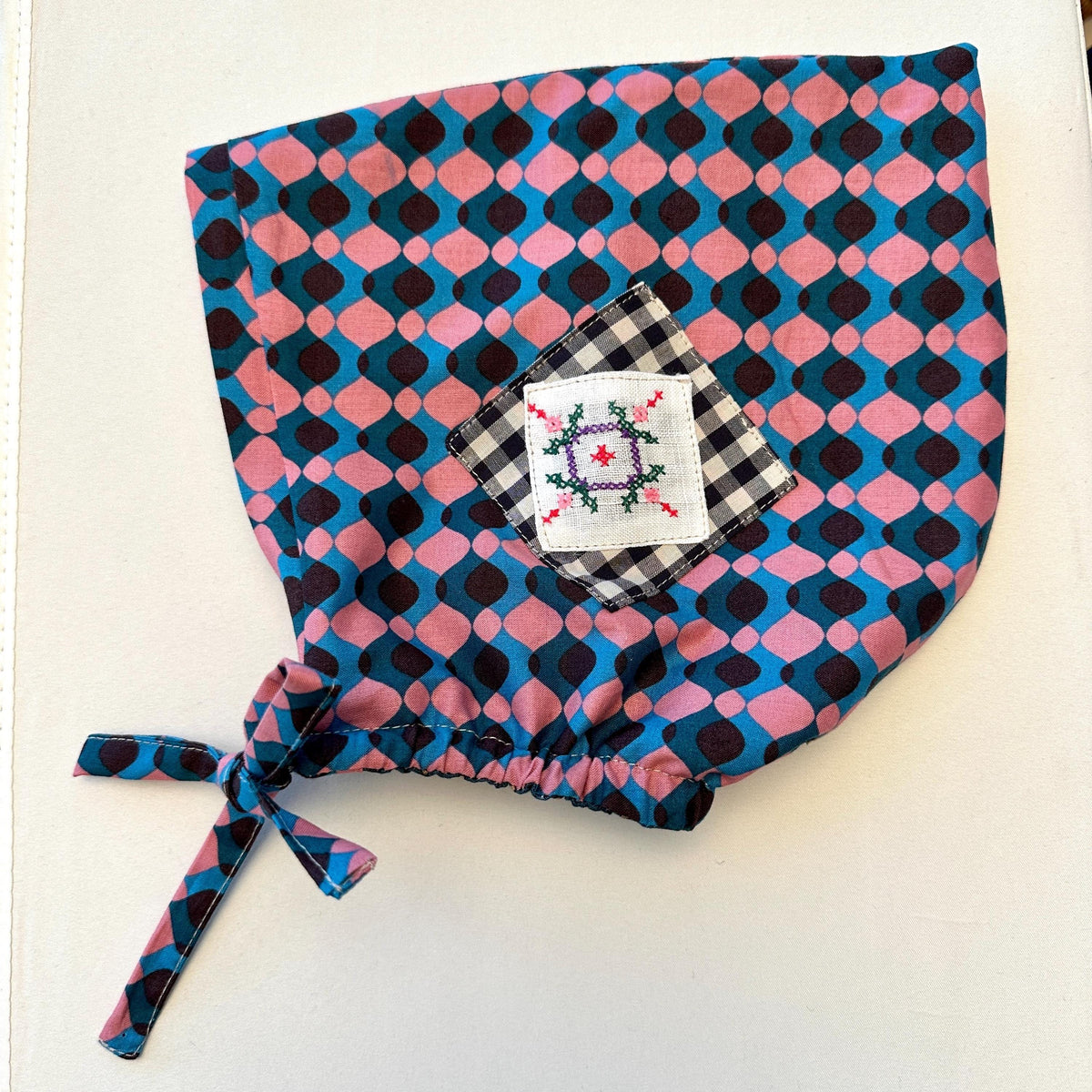Bonnet hat