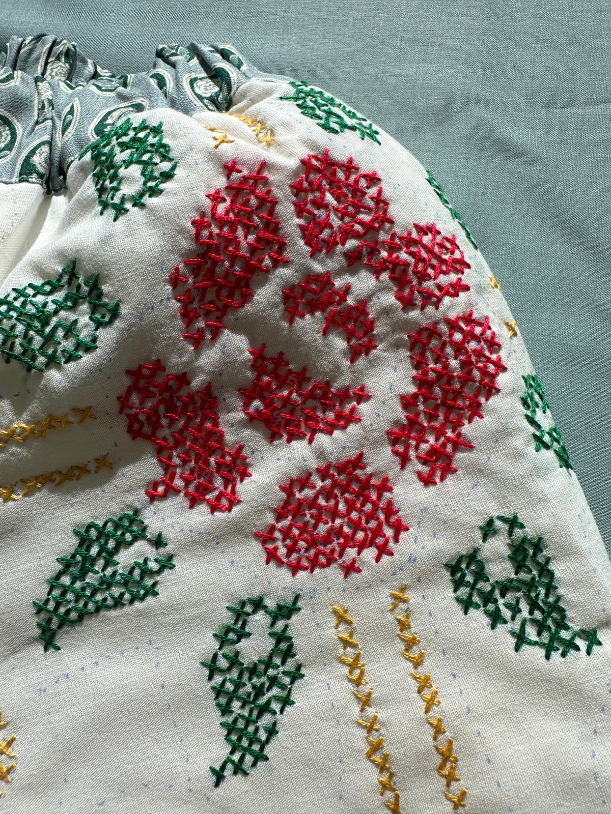Quilt Gojengee Pants- Red Rose Cross-Stitch